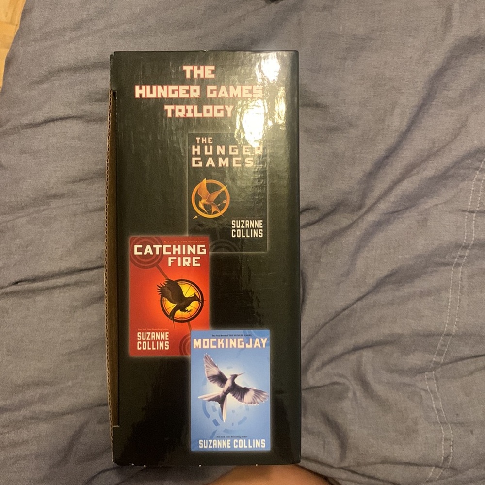 Hunger Games trilogy - Picture 3 of 4